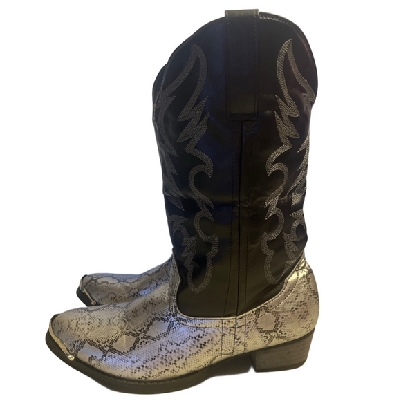Women’s Western Calf height heeled cowboy boots size 10.5 Silver and Black - Picture 4 of 12